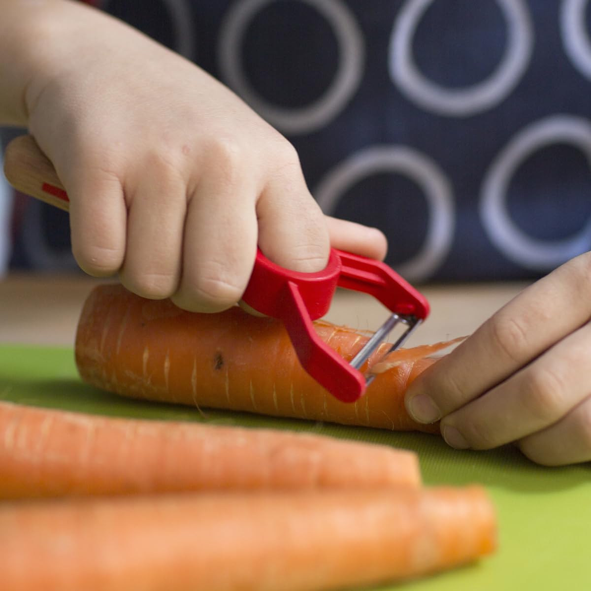 opinel-le-petit-chef-plucheur-enfant-lame-acier-inoxydable-anneau-p-dagogique-gr image 6