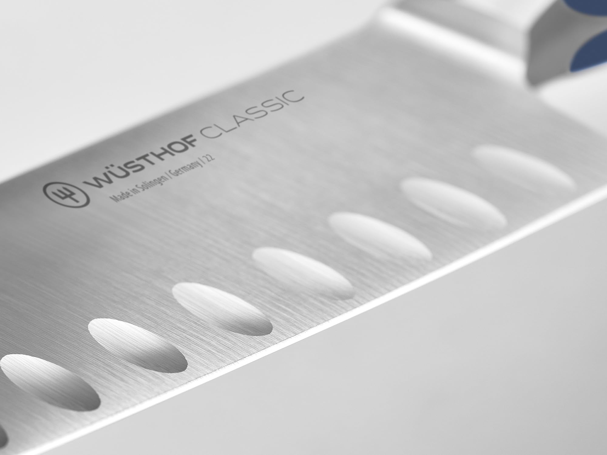 w-sthof-classic-santoku-17-cm-lame-forg-e-inox-58-hrc-manche-color-wild-blueberr image 2