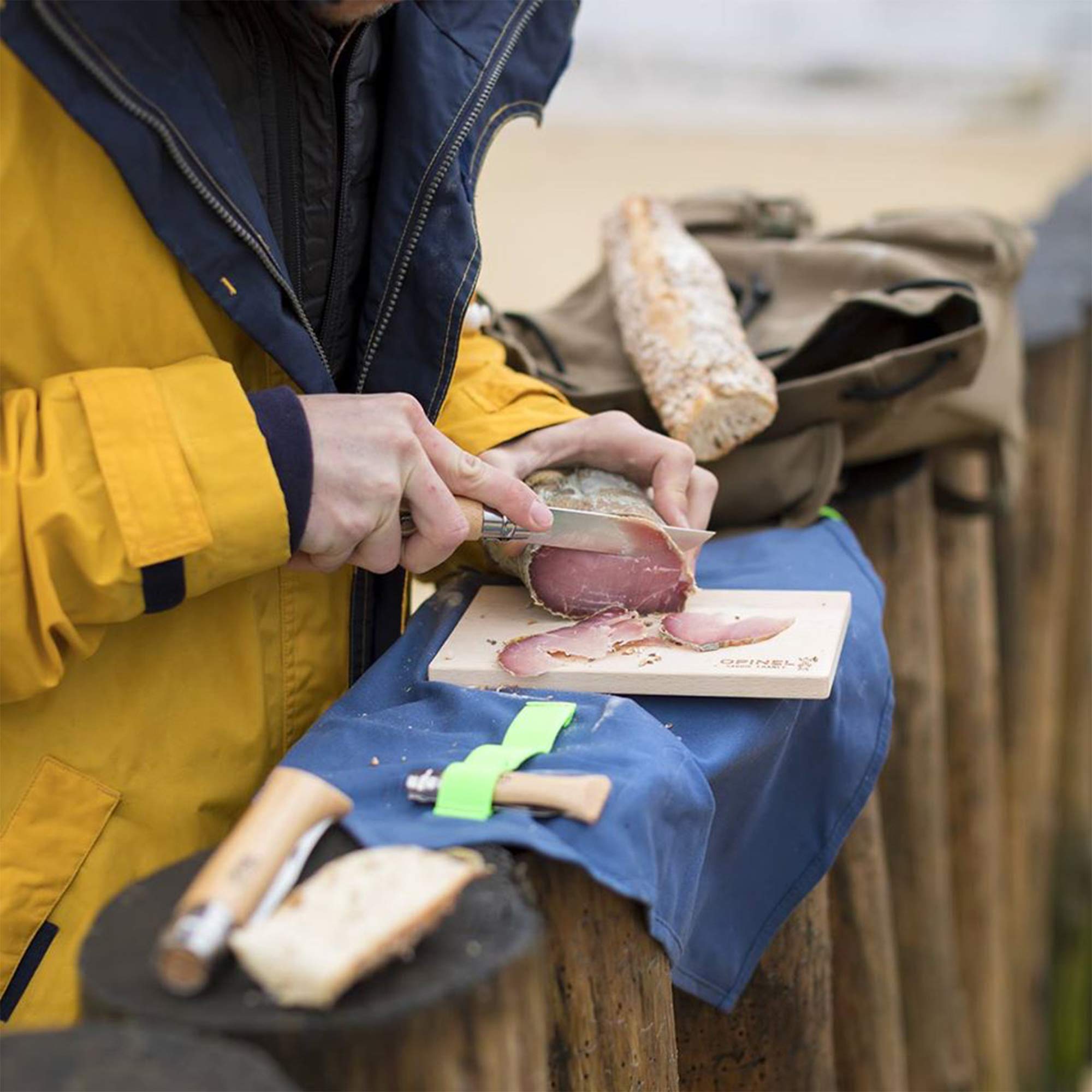 opinel-nomad-kit-de-cuisine-outdoor-avec-3-couteaux-pliants-planche-h-tre-et-lin image 6
