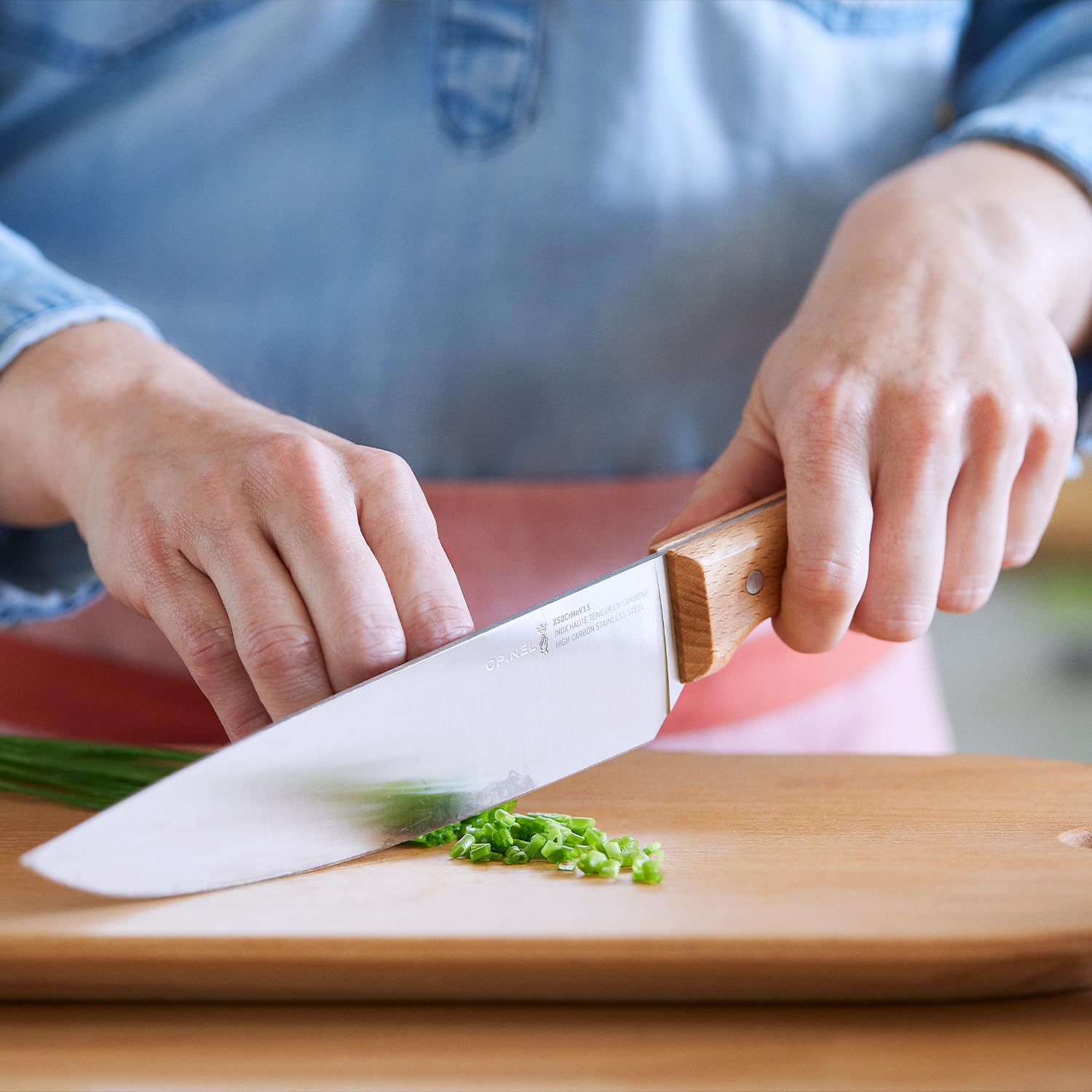 opinel-n-118-couteau-de-chef-parall-le-lame-acier-inoxydable-manche-h-tre-fabric image 4