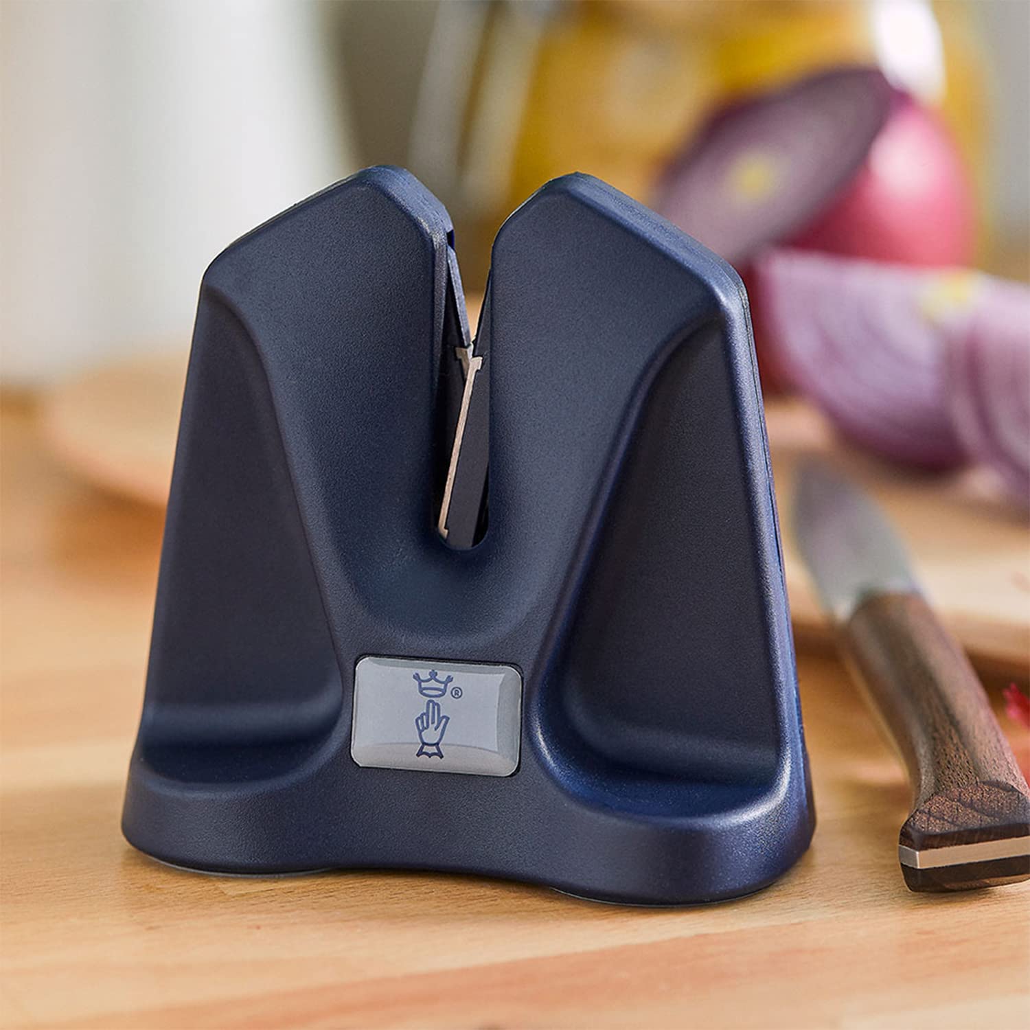 opinel-petit-aiguiseur-manuel-angle-auto-ajustable-patins-silicone-pour-couteaux image 3