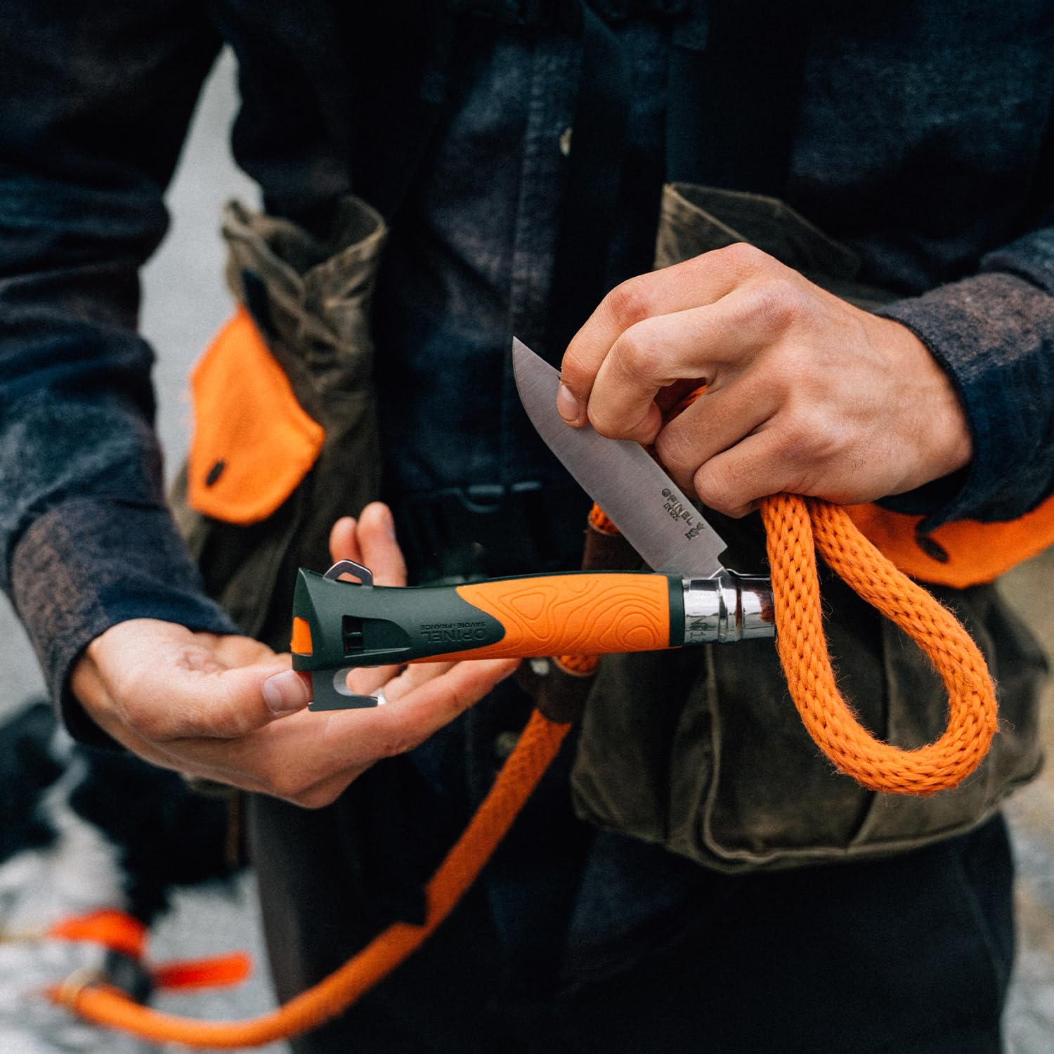 opinel-n-12-explore-tire-tique-couteau-de-survie-orange-lame-10-cm-inox-virobloc image 3