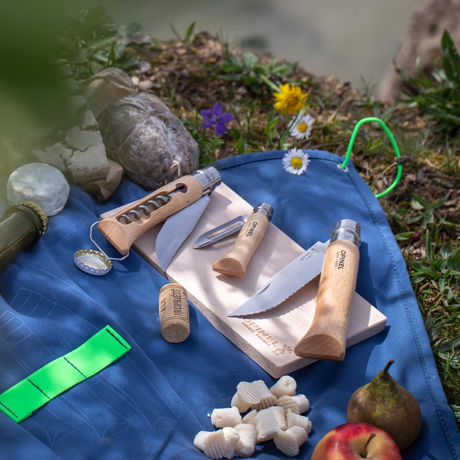 opinel-kit-cuisine-nomade-couteau-crant-n-12-tire-bouchon-d-capsuleur-n-10-pluch image 5