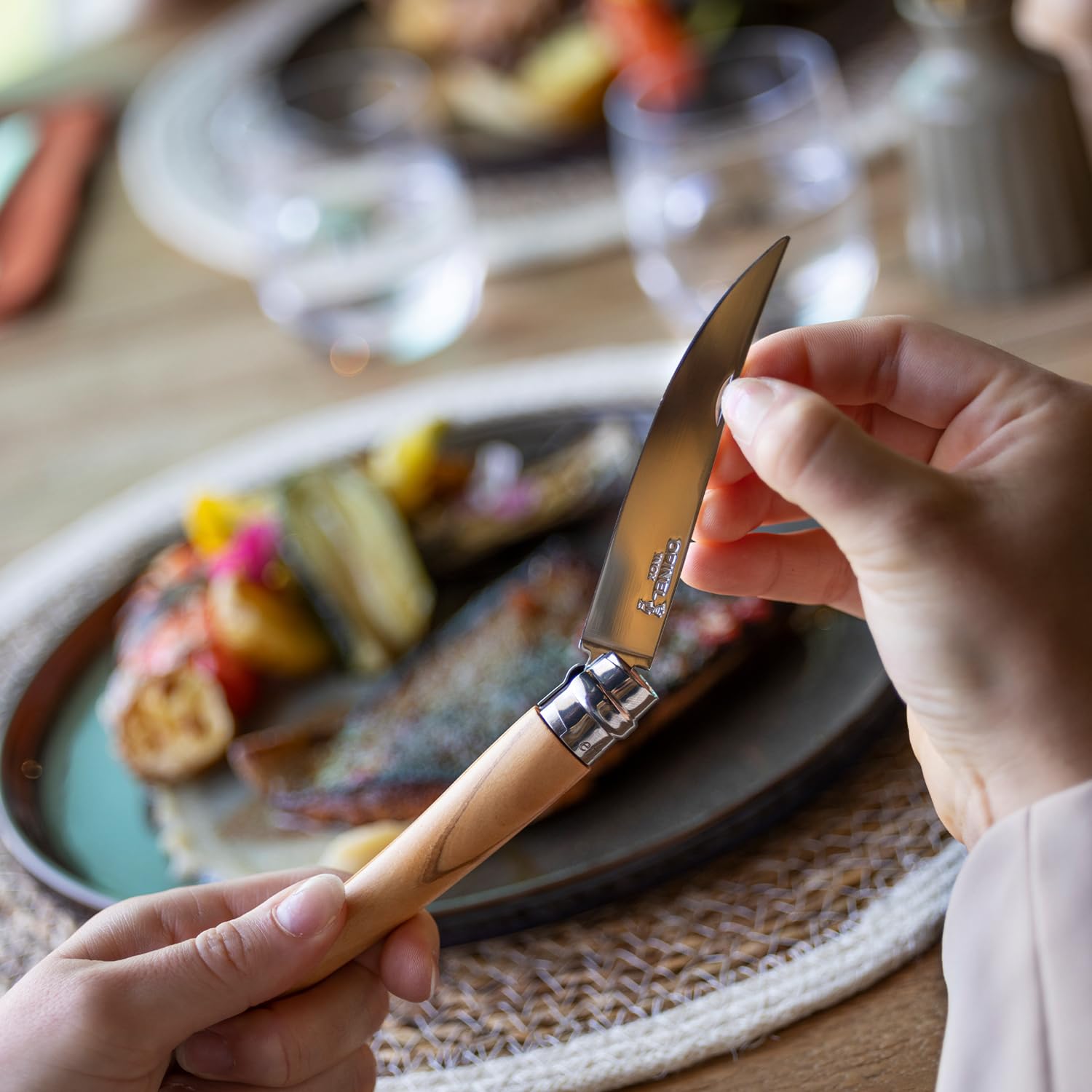 opinel-n-10-couteau-de-table-nomade-effil-10-cm-lame-inox-finition-poliglace-man image 6
