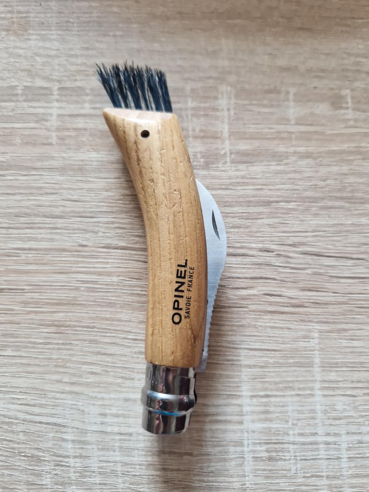Très bon outil, brosse un peu souple