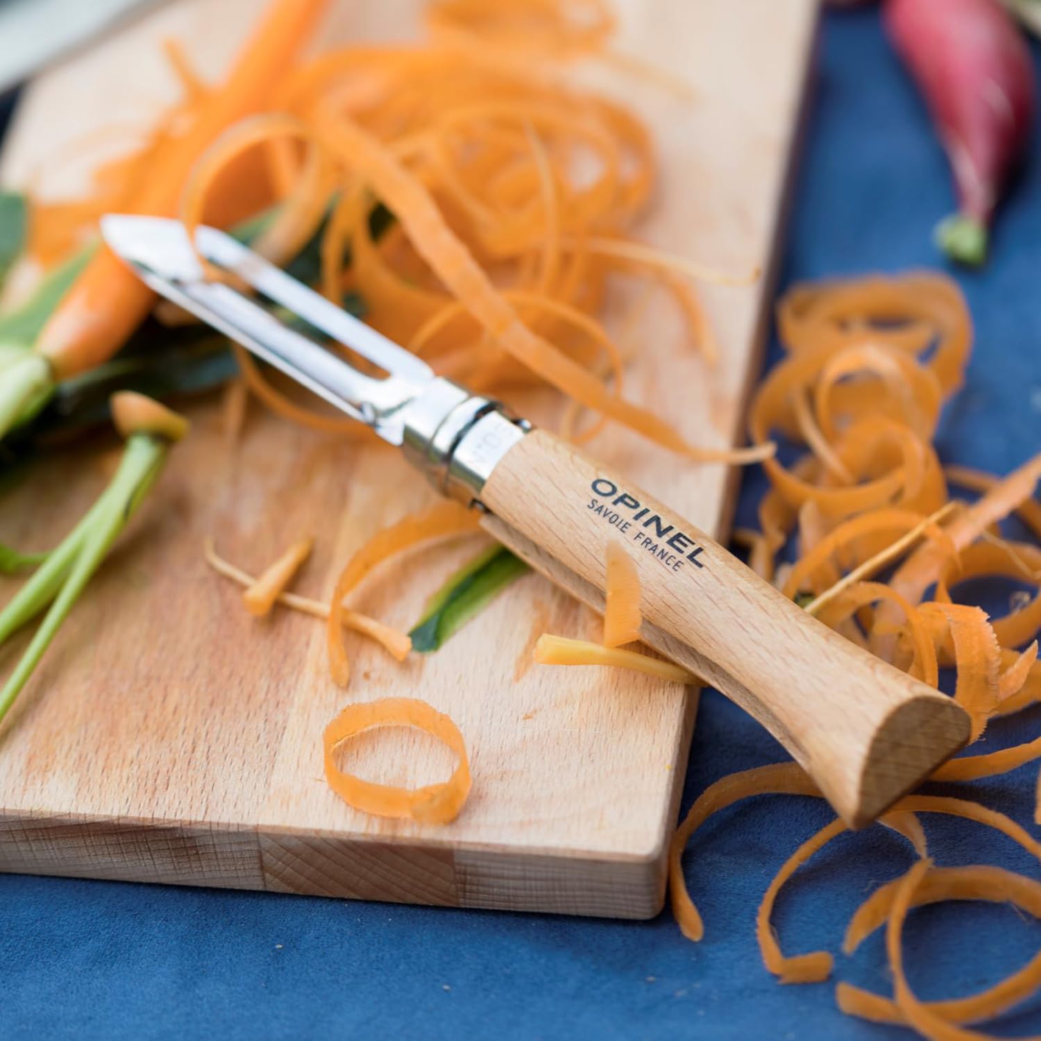opinel-plucheur-de-poche-conome-fruits-et-l-gumes-lame-inox-6-cm-manche-h-tre-ga image 6