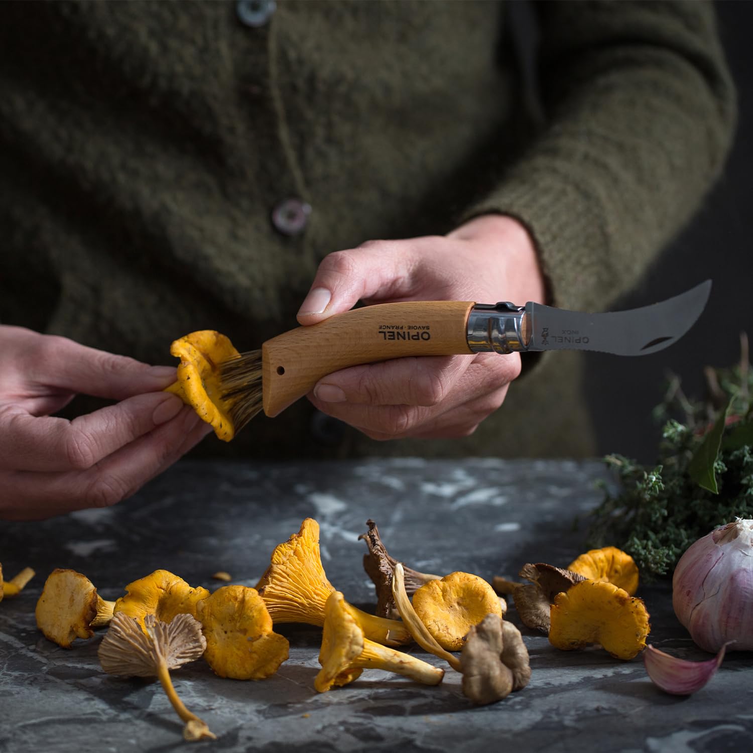 opinel-n-08-champignon-couteau-champignons-lame-inox-8-cm-manche-ch-ne-brosse-po image 4