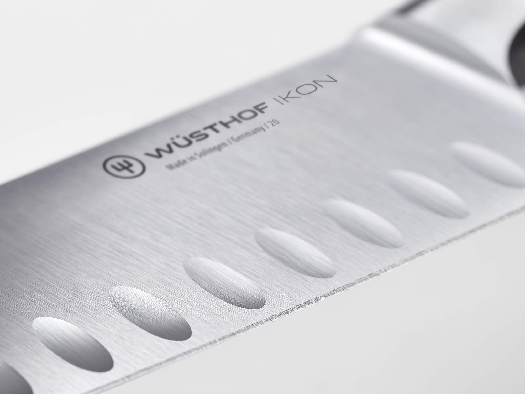 w-sthof-ikon-couteau-santoku-17-cm-lame-forg-e-solingen-manche-ergonomique-noir- image 2