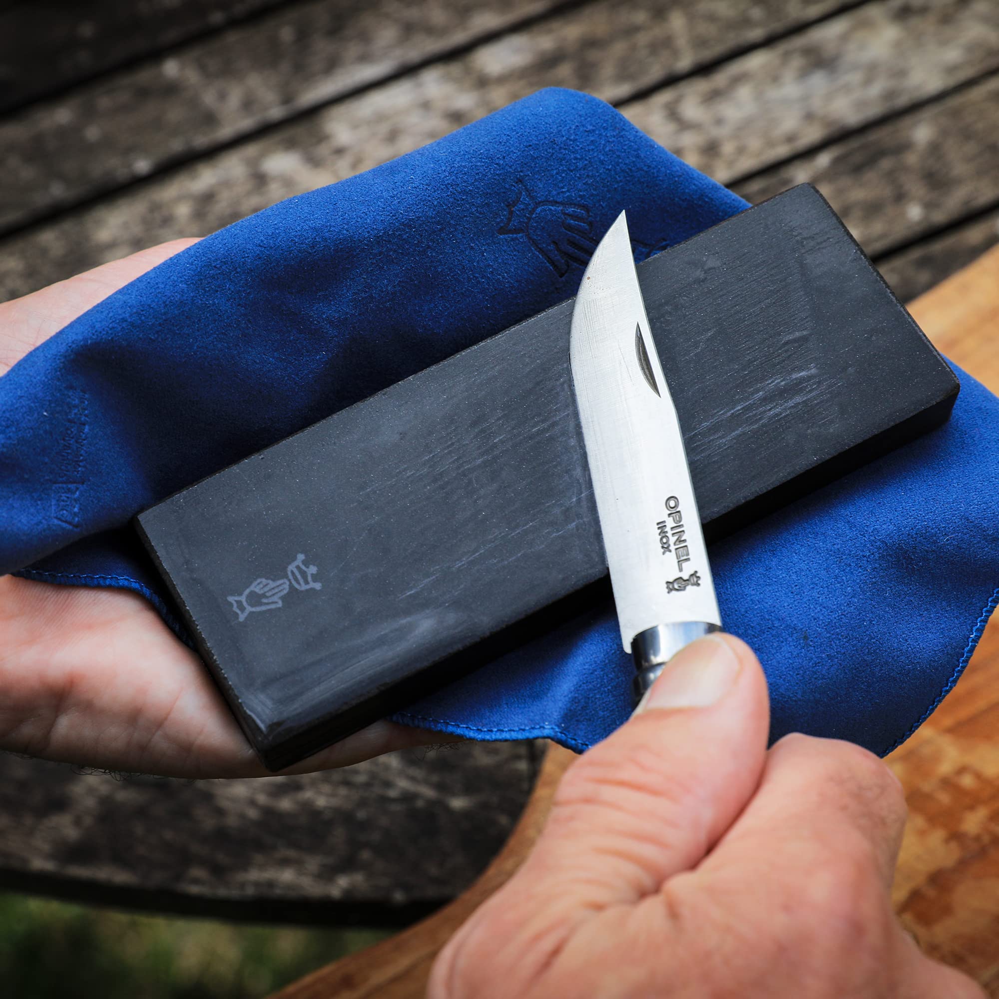opinel-kit-d-entretien-pour-couteaux-bo-te-m-tal-pierre-d-aff-tage-des-pyr-n-es- image 4