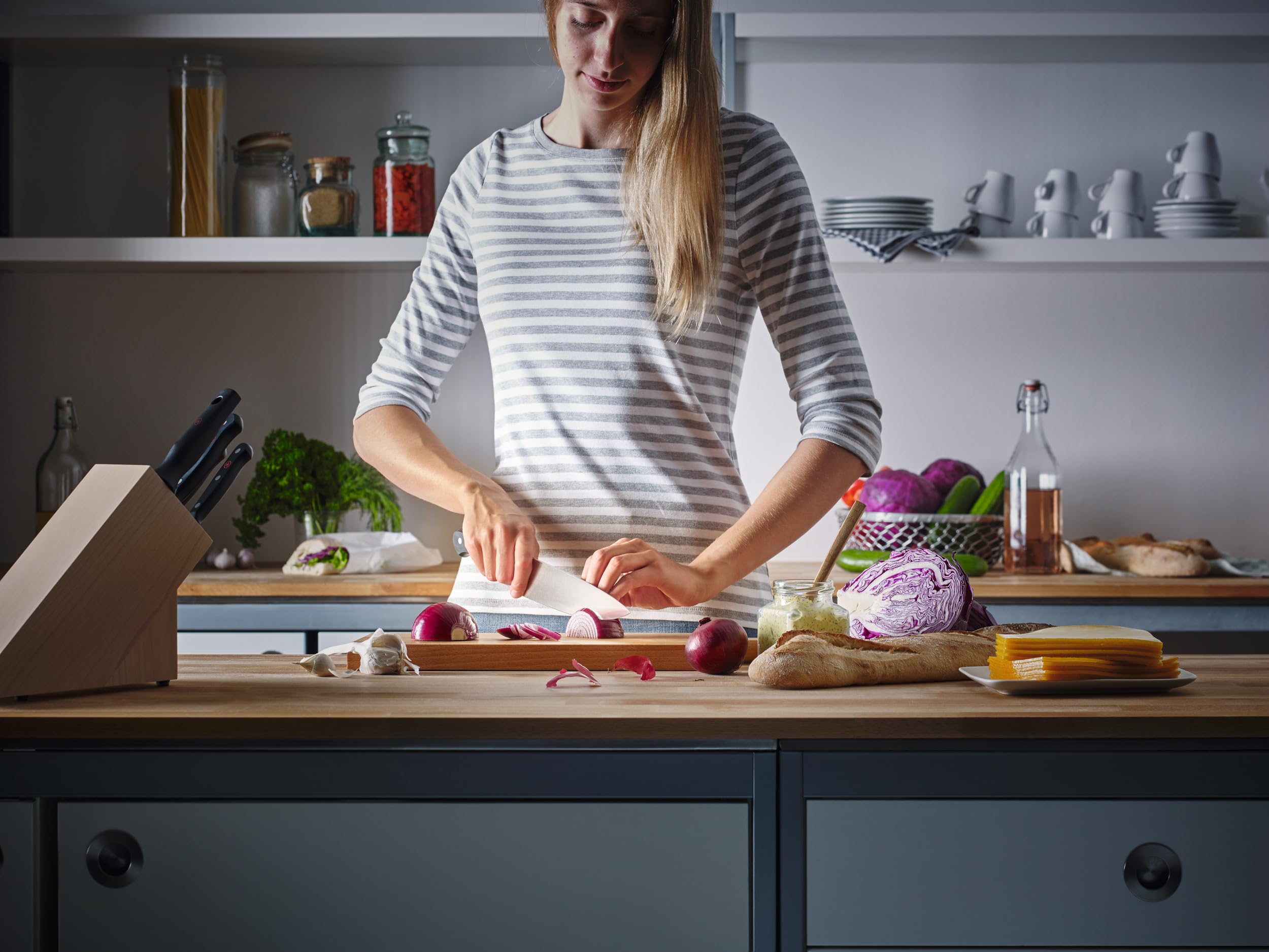 w-sthof-gourmet-couteau-tomates-14-cm-lame-dentel-e-inox-avec-pointe-fourchue-ma image 7