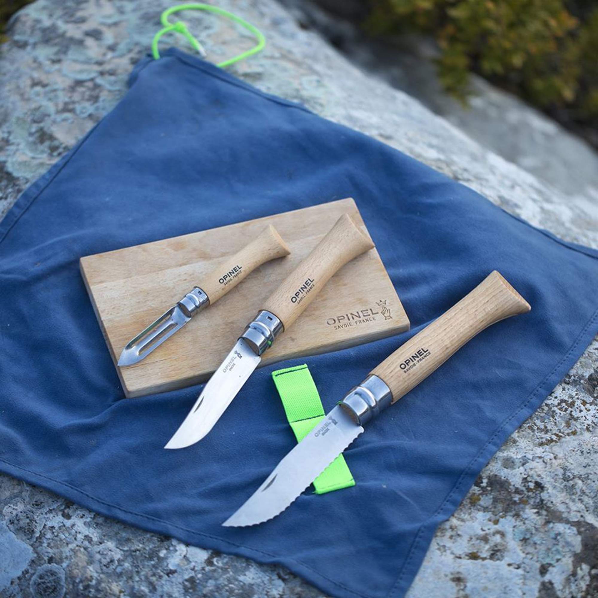 opinel-nomad-kit-de-cuisine-outdoor-avec-3-couteaux-pliants-planche-h-tre-et-lin image 3
