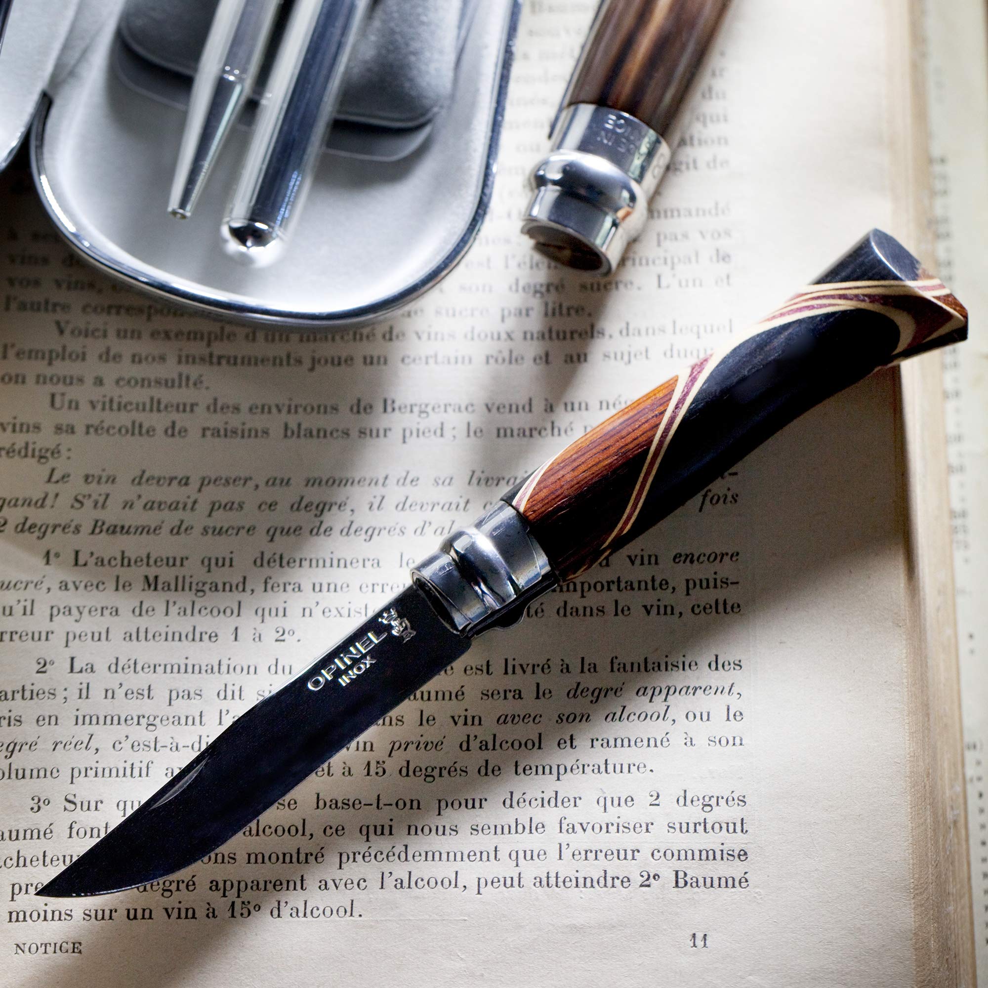 opinel-n-08-couteau-pliant-lame-inox-finition-miroir-manche-chaperon-en-bouleau- image 7