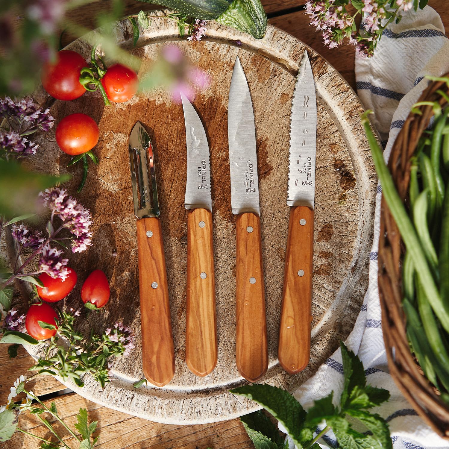 opinel-coffret-de-4-couteaux-de-cuisine-les-essentiels-olivier-n-112-office-n-11 image 3